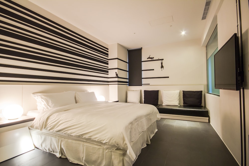 No.9 Hotel 14/76