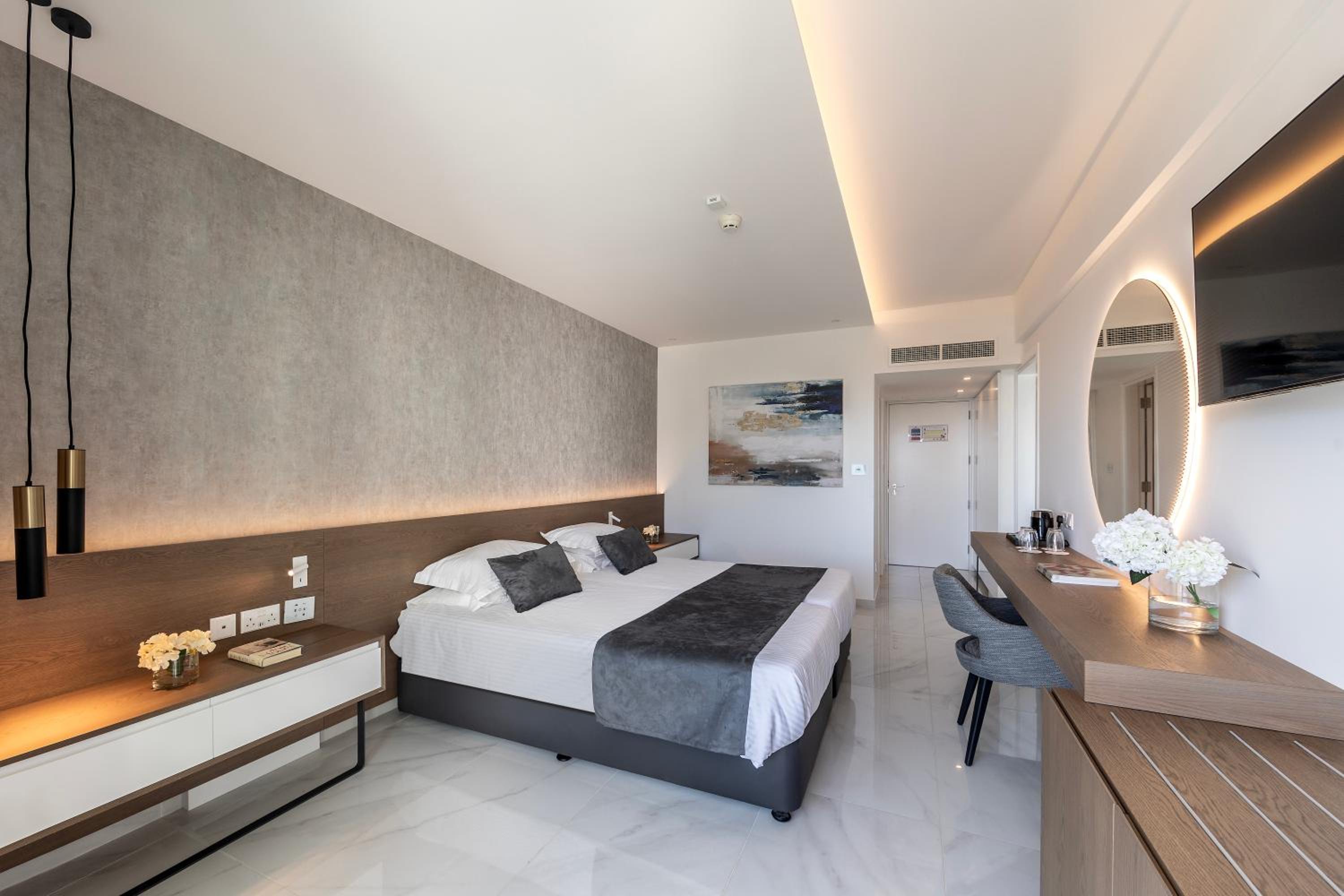 TWIN/DOUBLE ROOM INLAND VIEW
