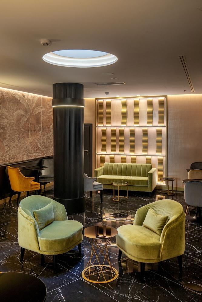 The Major Hotel 45/64