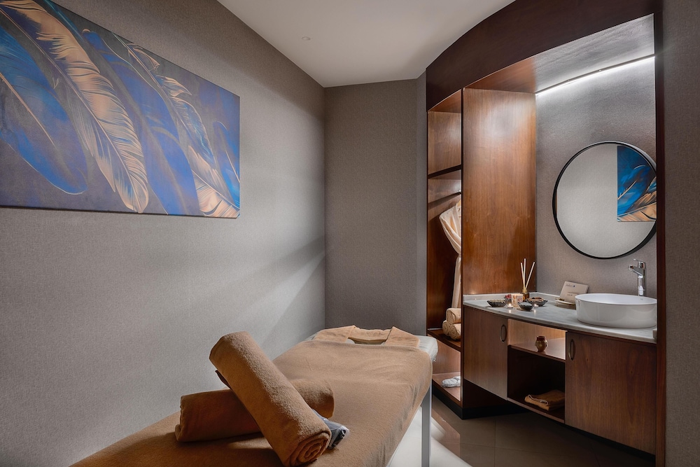 Radisson Blu Hotel Amman, Galleria Mall 24/50