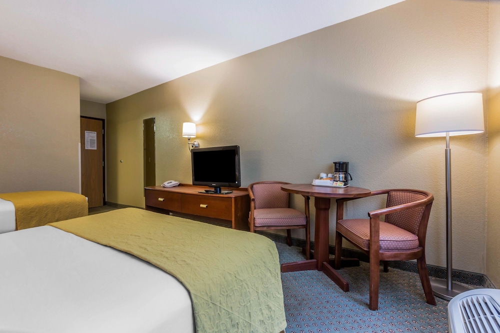 Quality Inn Hyde Park Poughkeepsie North 10/40