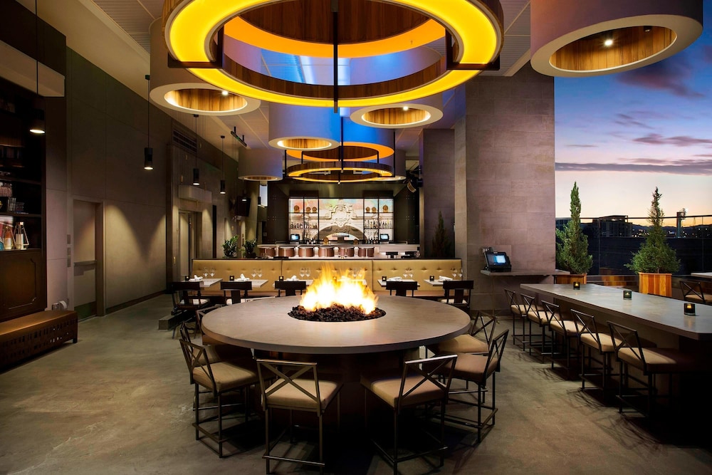 Courtyard by Marriott San Diego Gaslamp/Convention Center 36/37