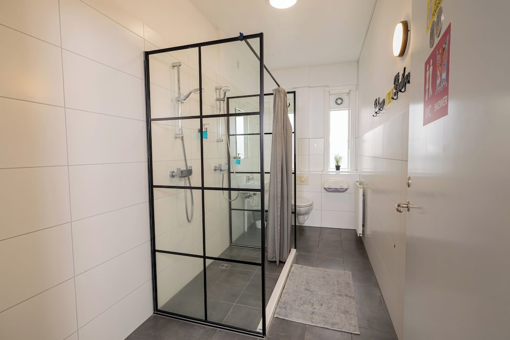 ECONOMY, QUADRUPLE, SHARED BATHROOM