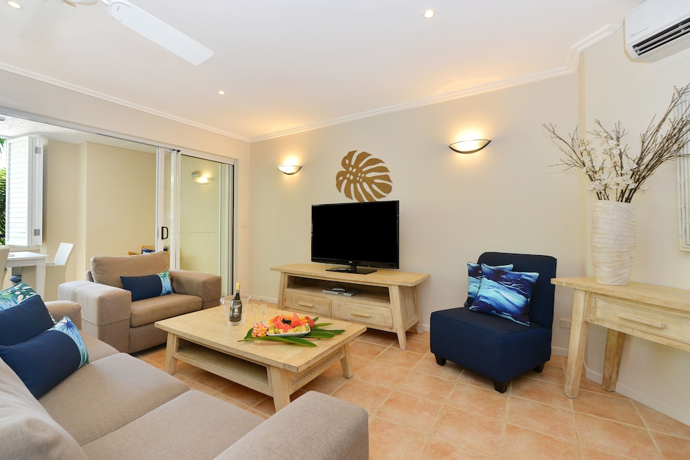 Cayman Villas Port Douglas 5/16