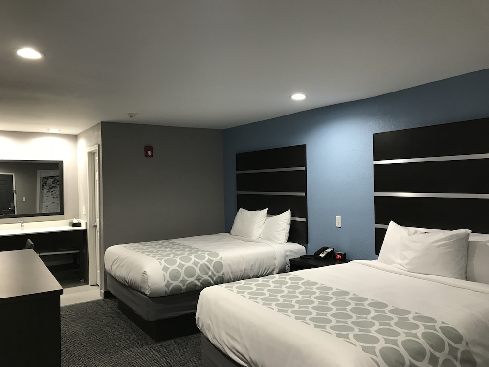 Room, 2 Queen Beds, Exterior Entrance