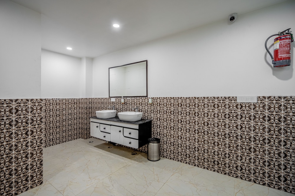 Lime Tree Hotels & Banquet Greater Noida 44/50