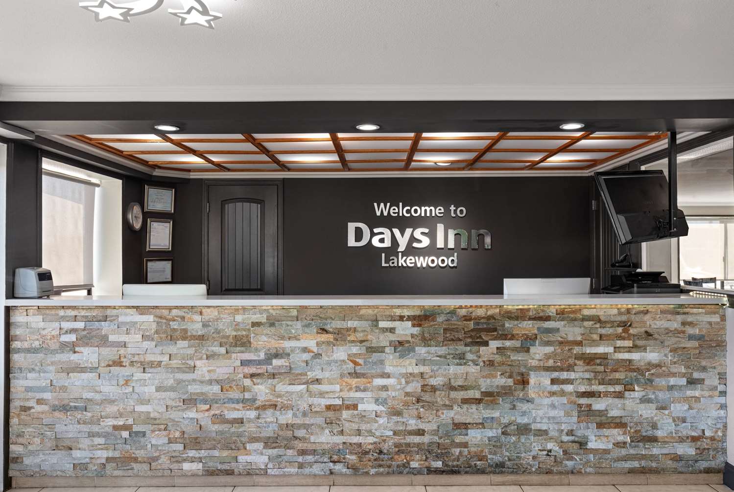Days Inn by Wyndham Lakewood South Tacoma 3/67