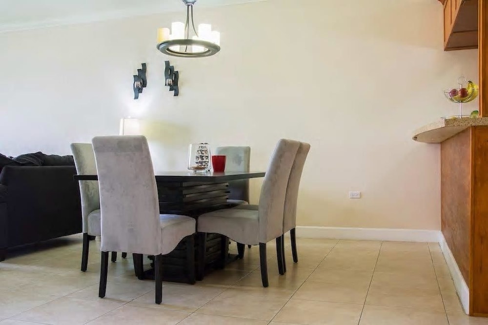 New Kingston Guest Apt At Sonoma Estate 3/26