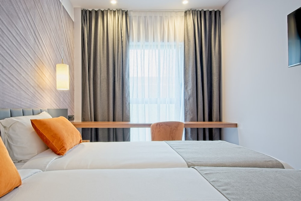 ROOM, SINGLE, DOUBLE BED