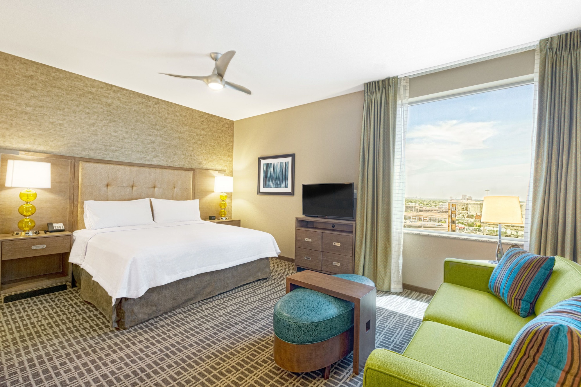 STUDIO, KING BED, ACCESSIBLE