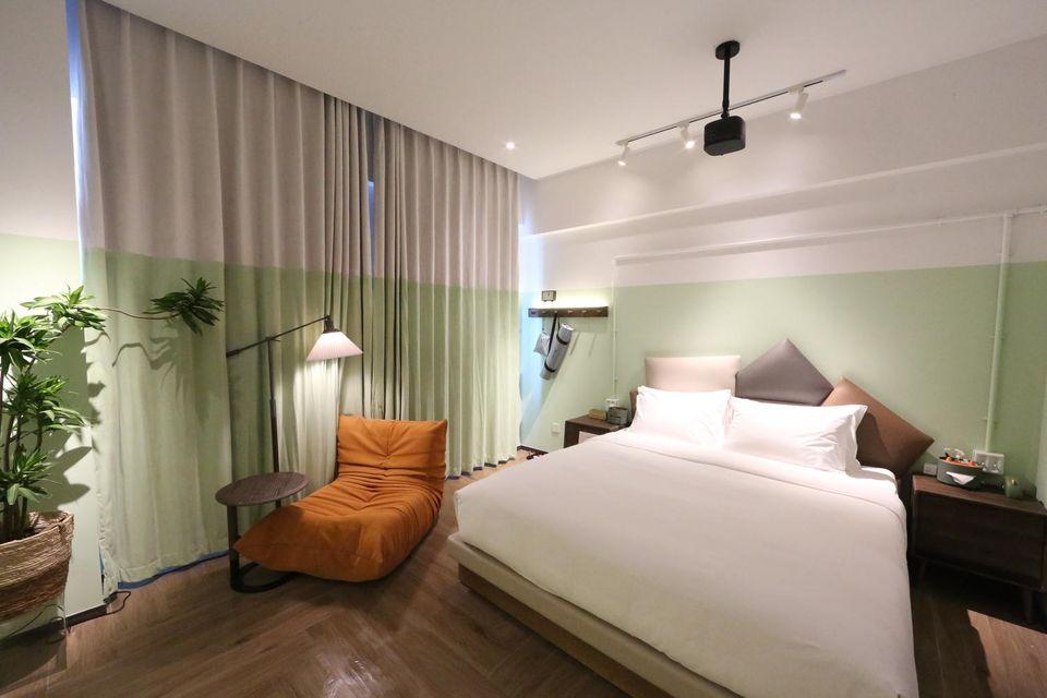 Feature, Double Bed