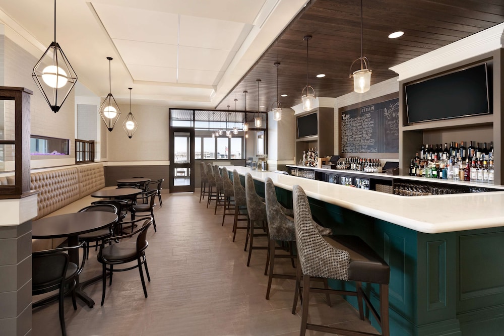 Embassy Suites by Hilton Wilmington Riverfront 53/76