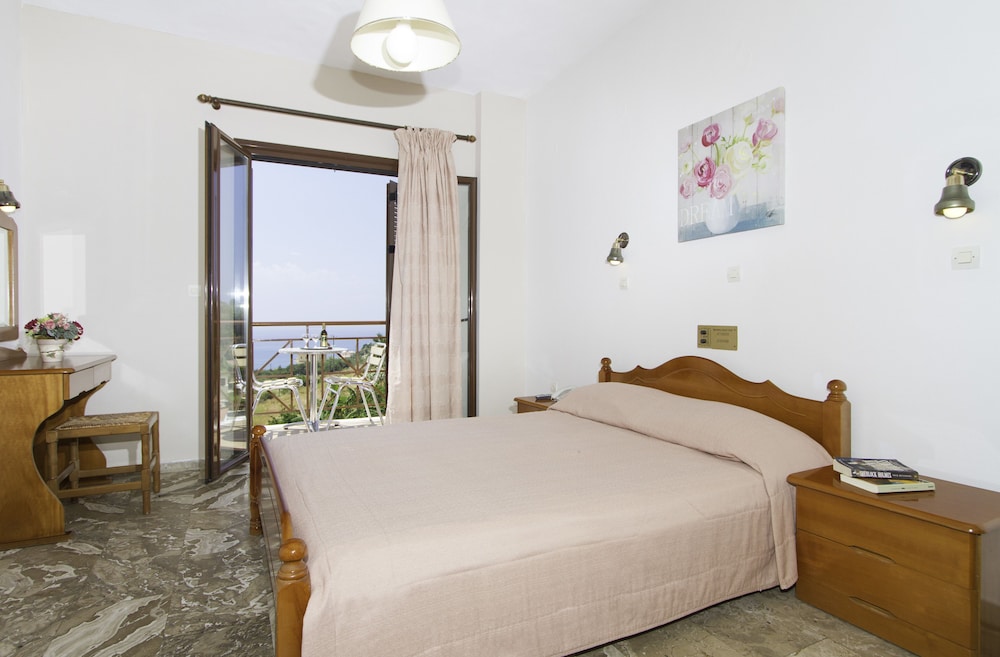 Karavados Beach 23/67