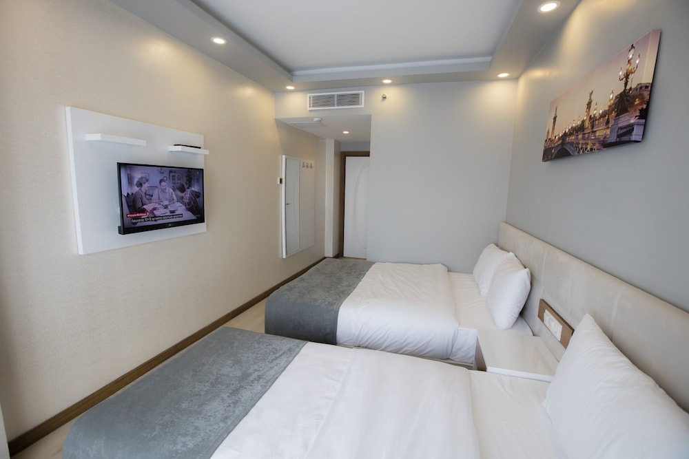 ROYAL INCI AIRPORT HOTEL 24/67