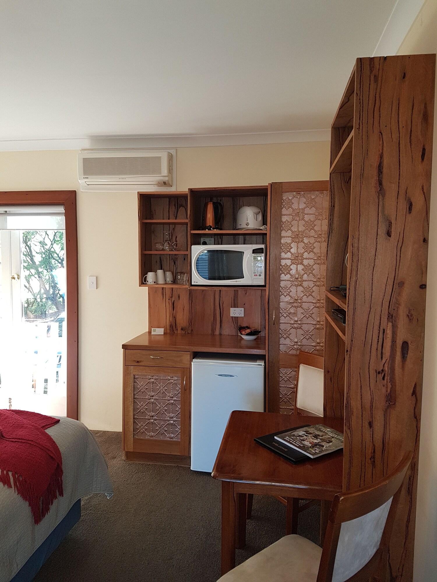 ADAMSONS RIVERSIDE ACCOMMODATION 73/100