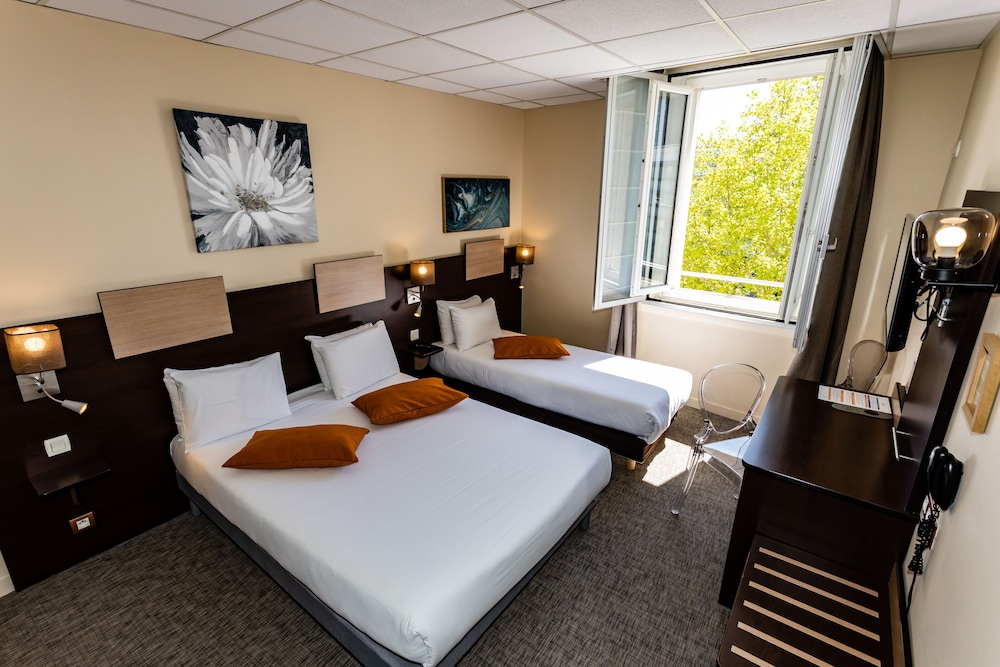 SUPERIOR, TRIPLE, 1 DOUBLE AND 1 SINGLE BED