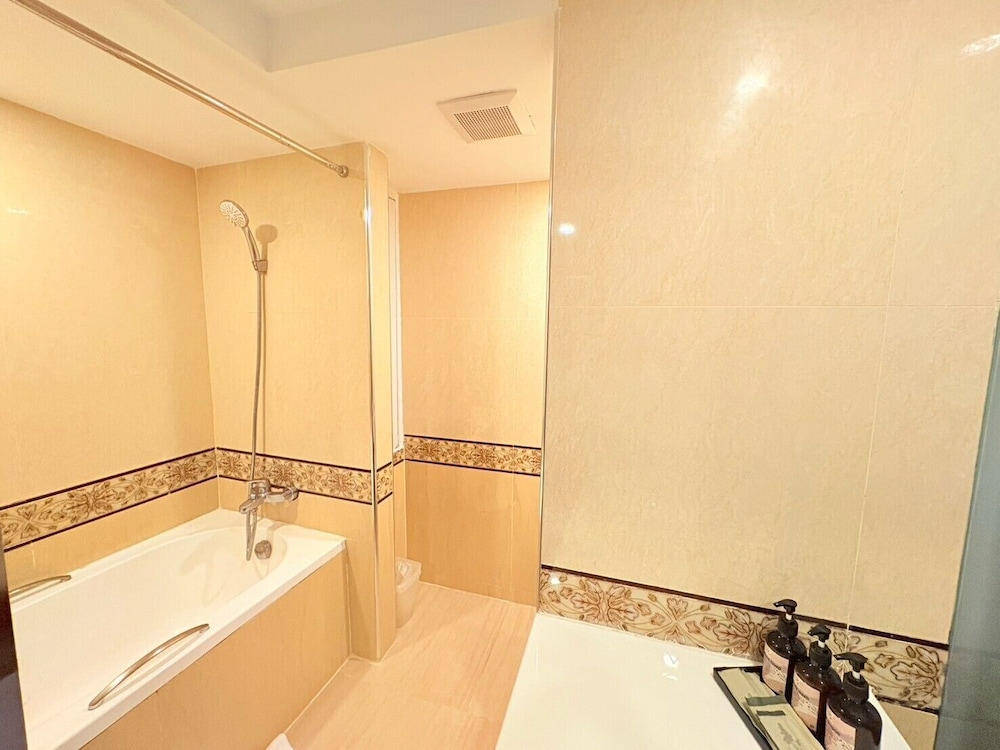 I Residence Hotel Silom 64/67