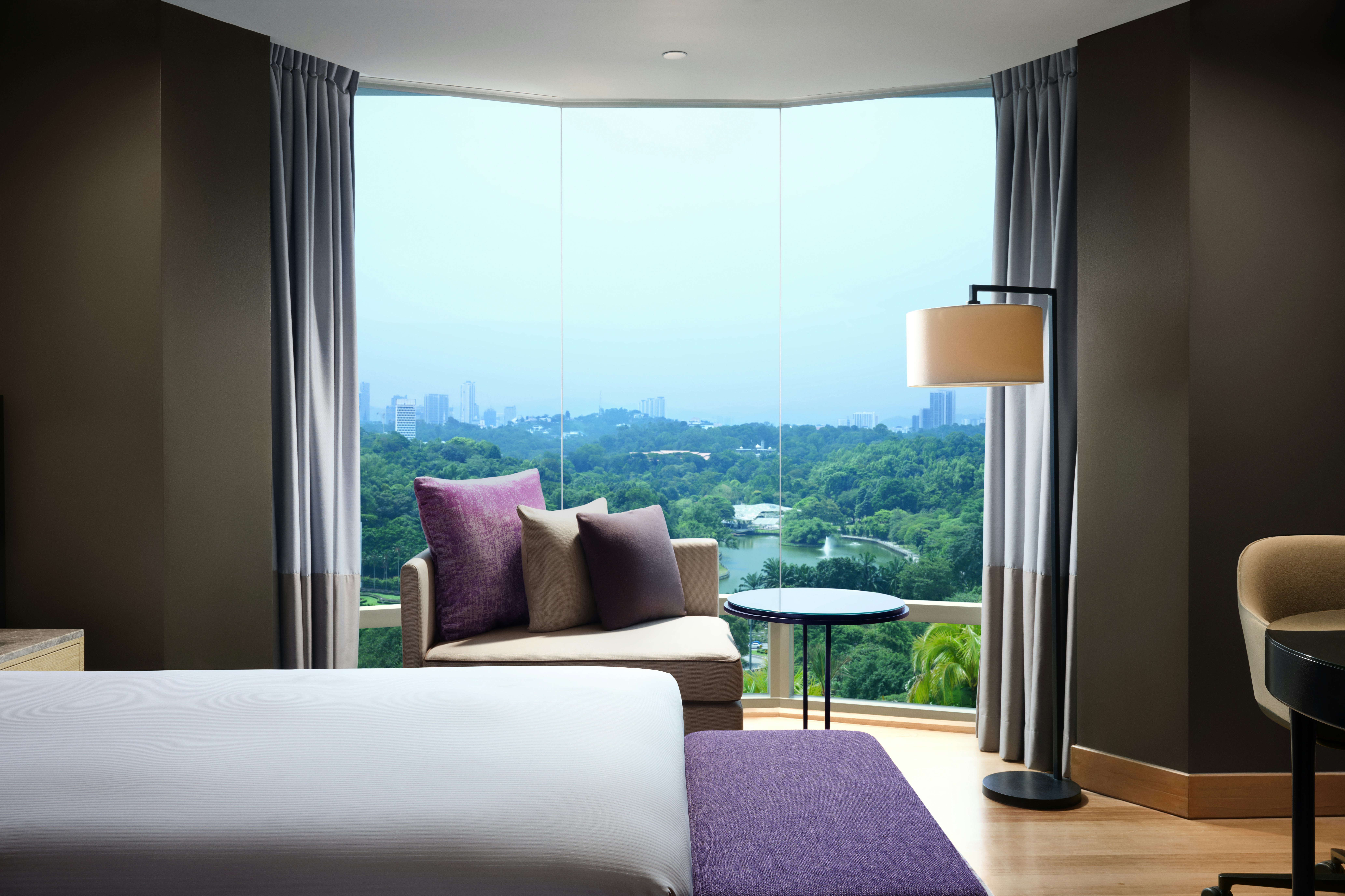 غرفة ديلوكس بسرير كينج، Hilton Kuala Lumpur 7/8
