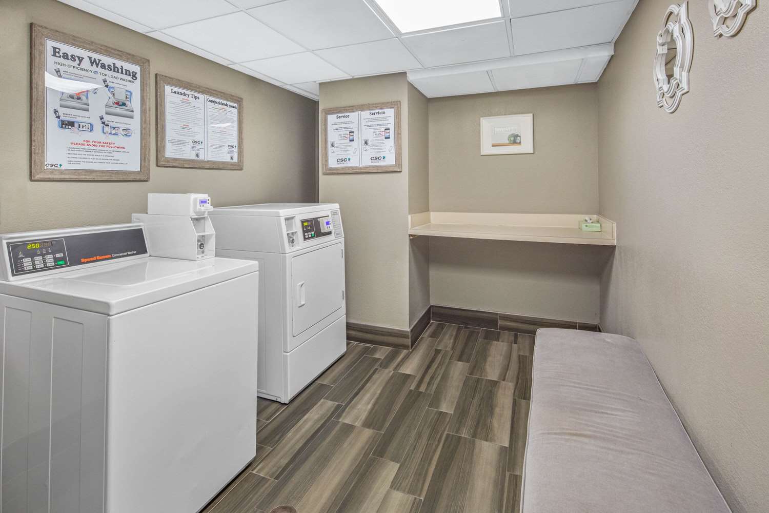 La Quinta Inn and Suites by Wyndham Miami Airport West 12/60