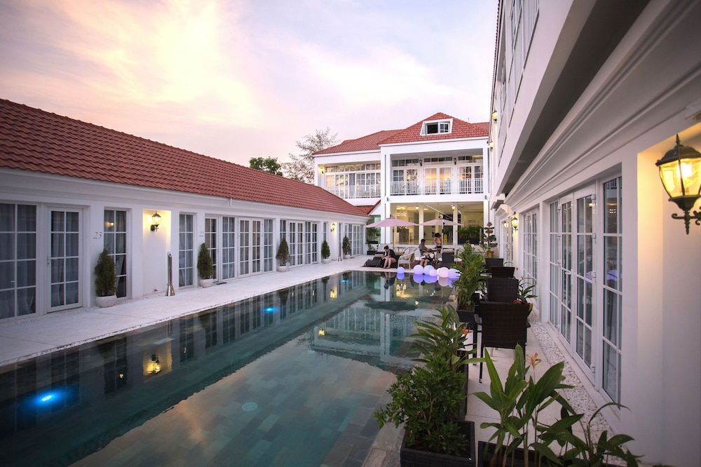 White Boutique Hotel and Residences 4/72