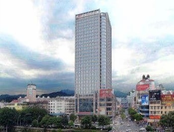 Ramada by Wyndham Longyan 3/55