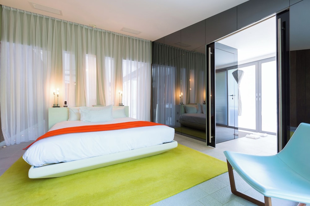 STYLE, SUITE, VILLA