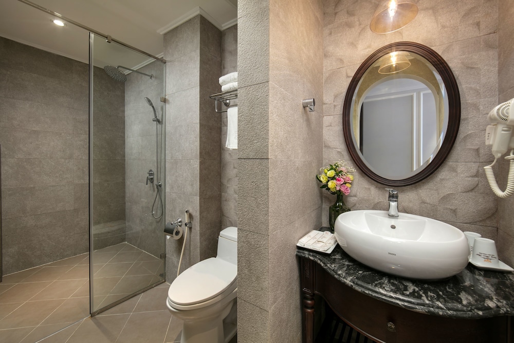Canary Hanoi Hotel 39/43