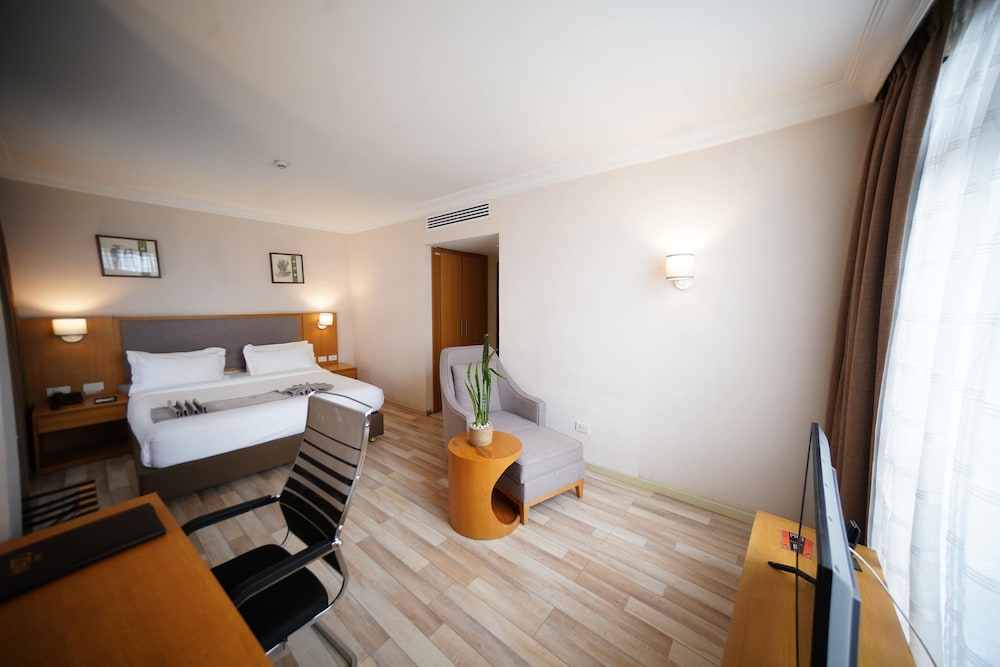 Mado Hotel 26/66