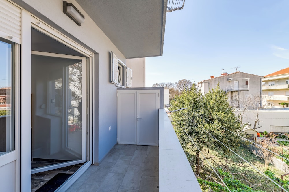 Bells & Whistles, Comfortable Condo 2/30