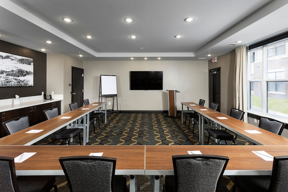 Residence Inn Milwaukee Brookfield 39/50