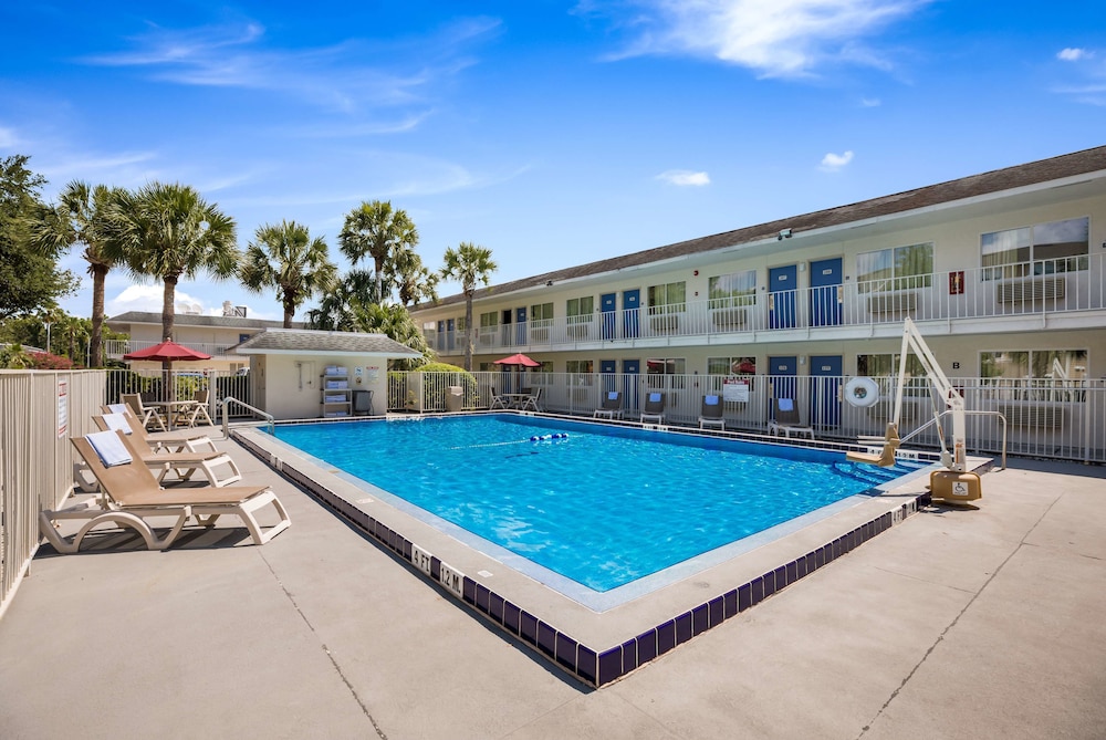 Motel6 Kissimmee, FL - Orlando 58/64