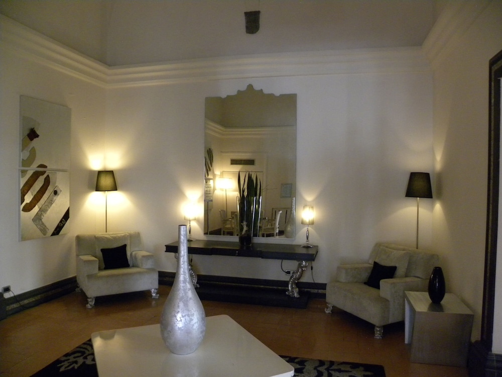 Palazzo Caracciolo Naples 32/43