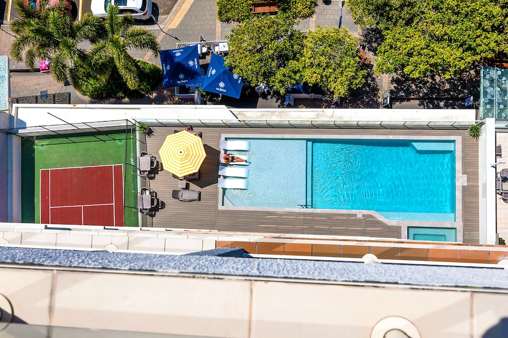 PACIFIC BEACH RESORT 6/77