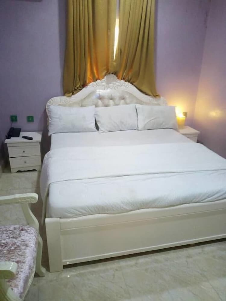 EXECUTIVE, SUITE
