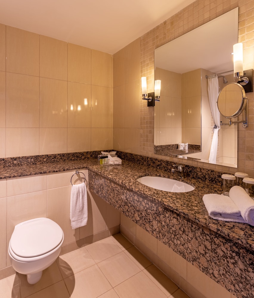 Carlton Hotel Dublin Airport 12/69