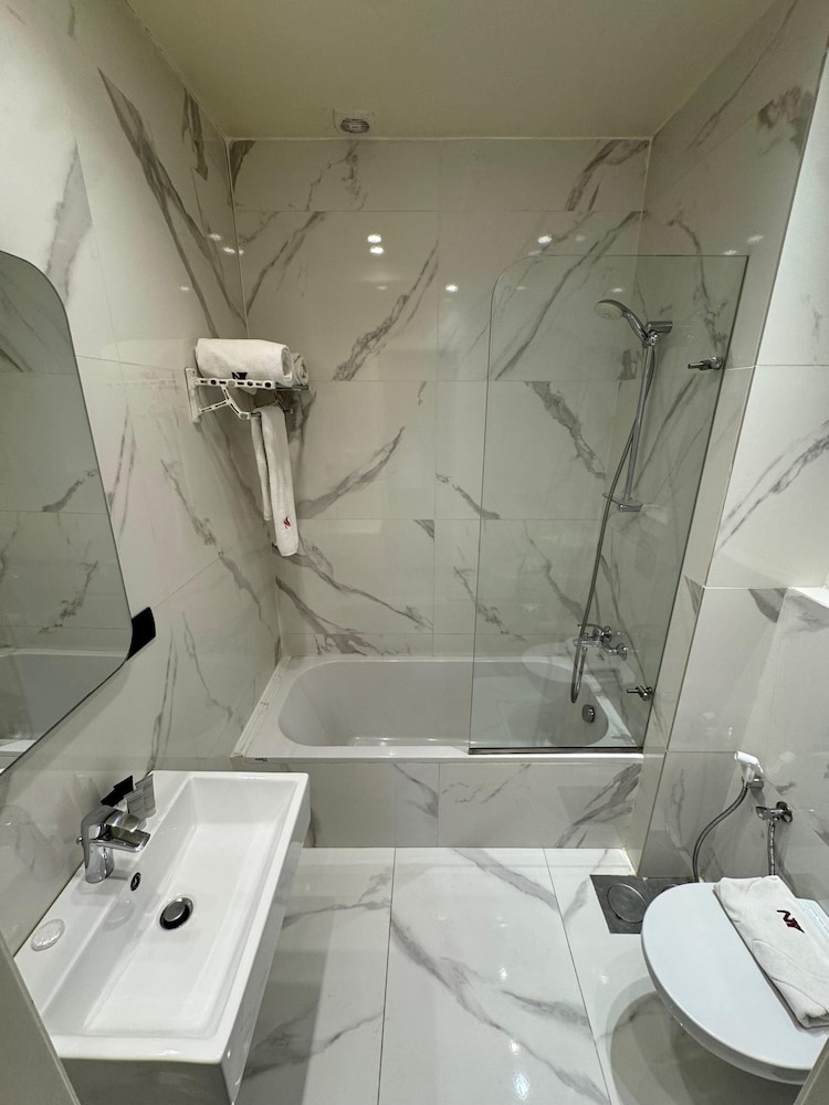 Ny Suites Hotel 52/58