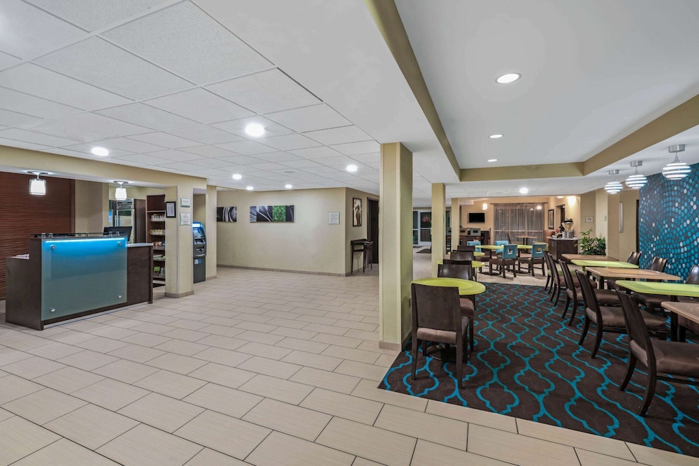 La Quinta Inn & Suites by Wyndham Knoxville Airport 8/47