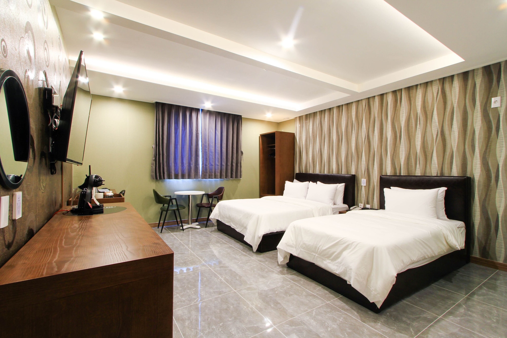 1 BEDROOM, DELUXE, TWIN BEDS