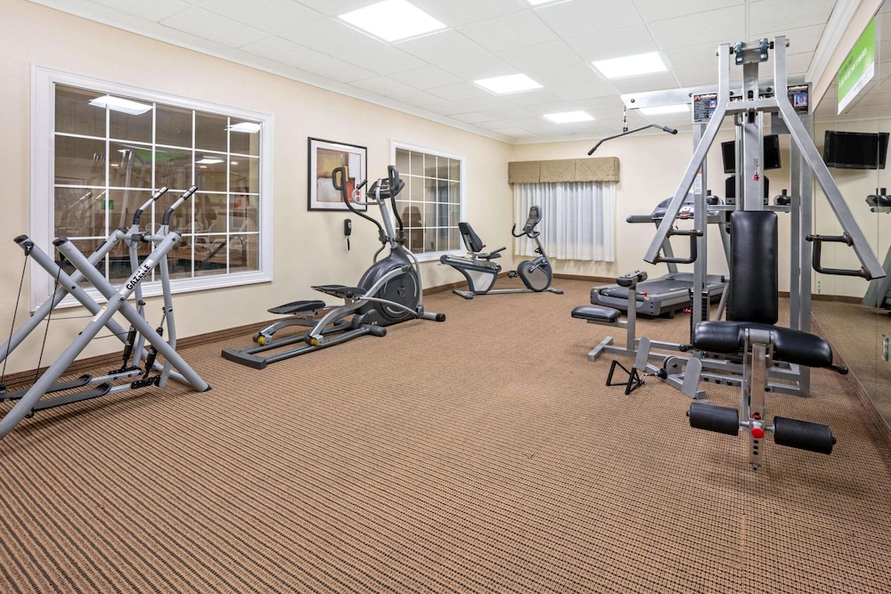 La Quinta Inn & Suites by Wyndham Houston - Magnolia 27/48