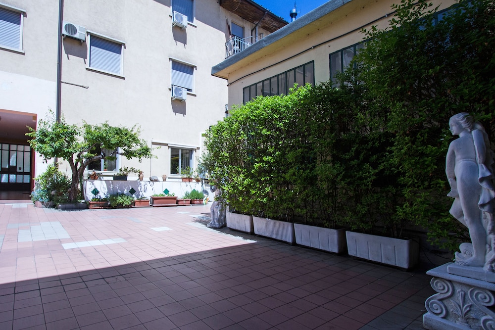 Hotel Adriano 5/33