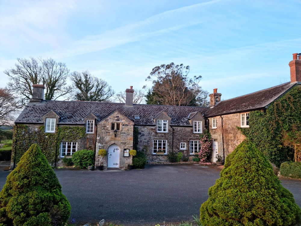 Collaven Manor Hotel 63/78