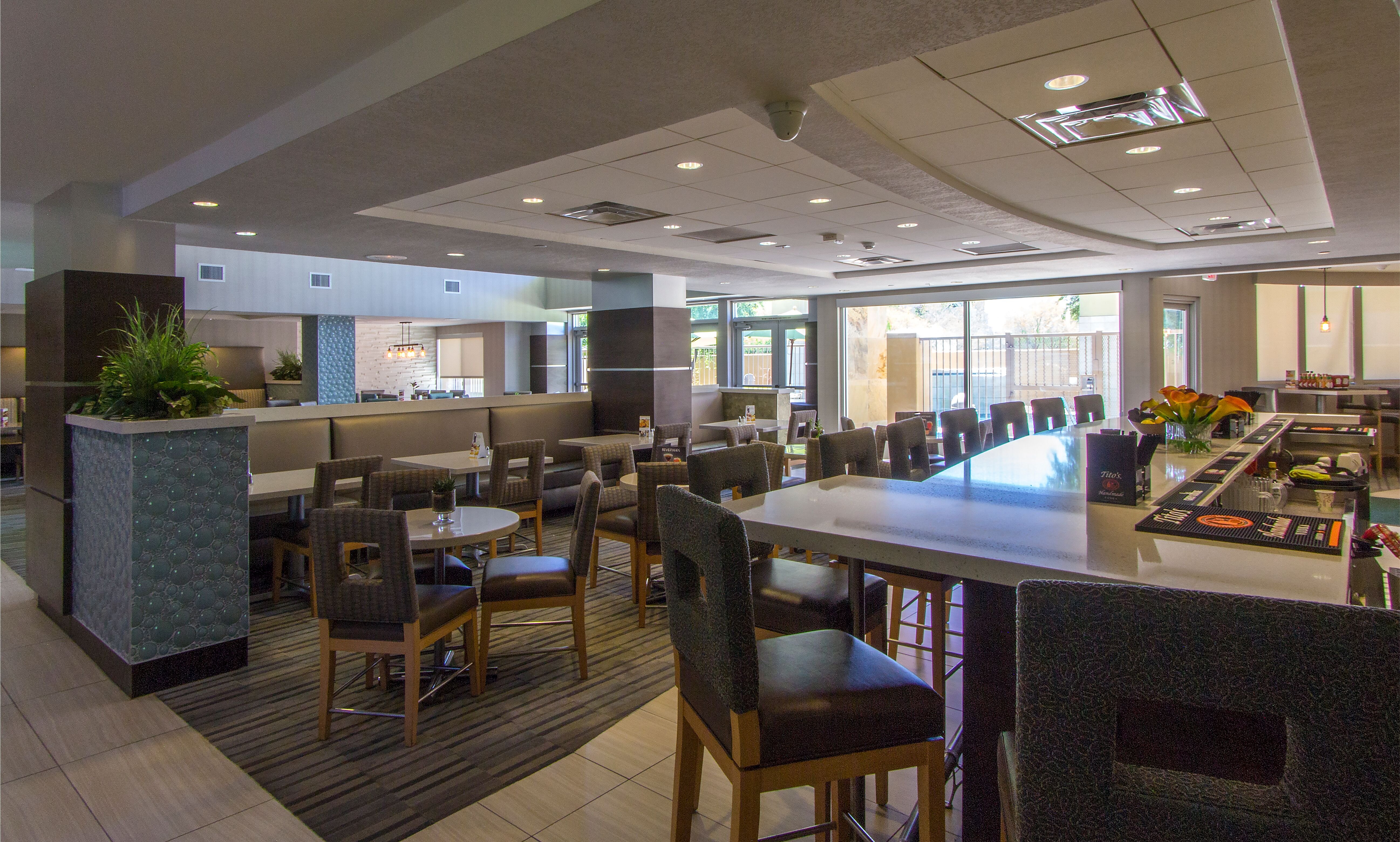 Holiday Inn And Suites Scottsdale North Airpark Ex Wingate By Wyndham Scottsdale 38/50