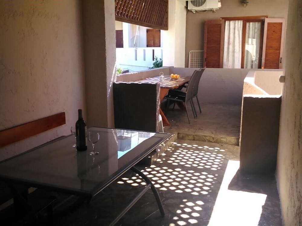 Lobby at Fotoula Studios, MALEVIZI