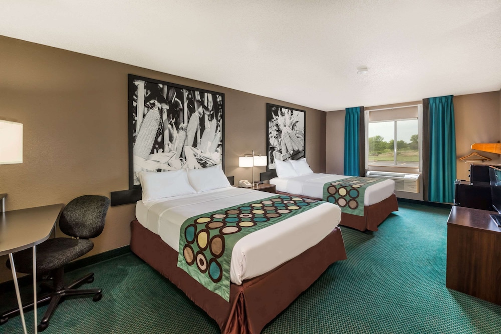 Super 8 by Wyndham Ionia MI 8/30