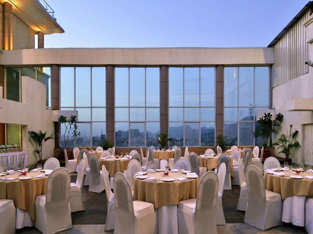 Majestic Court Sarovar Portico 30/46