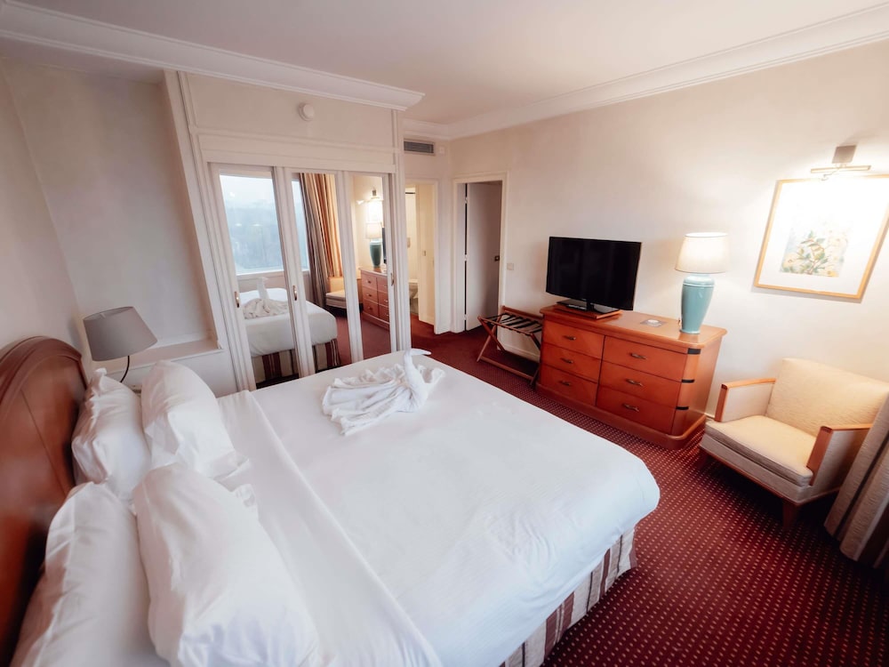 DELUXE, DOUBLE BED