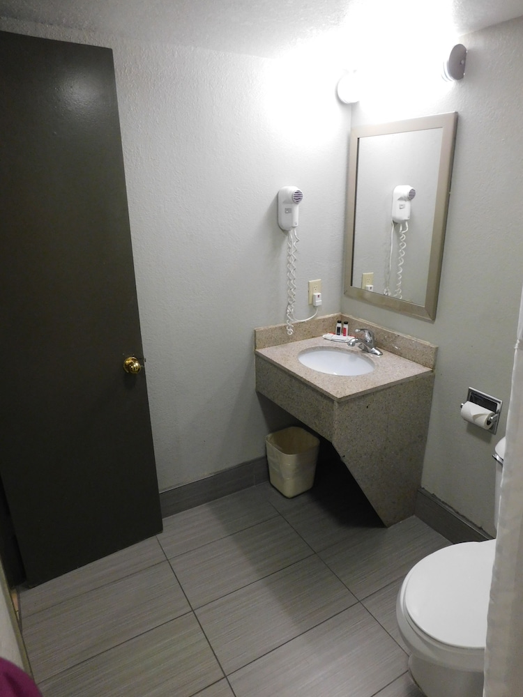 Days Inn & Suites By Wyndham Downtown Gatlinburg Parkway 61/68