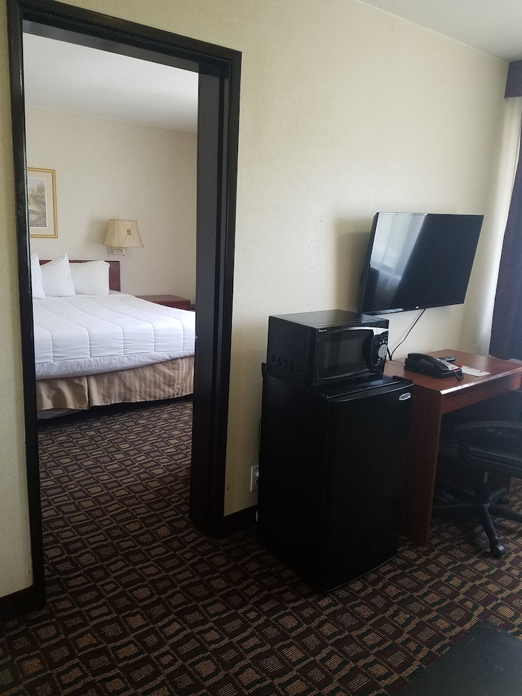 Quality Inn Portland Airport PDX OR 12/34