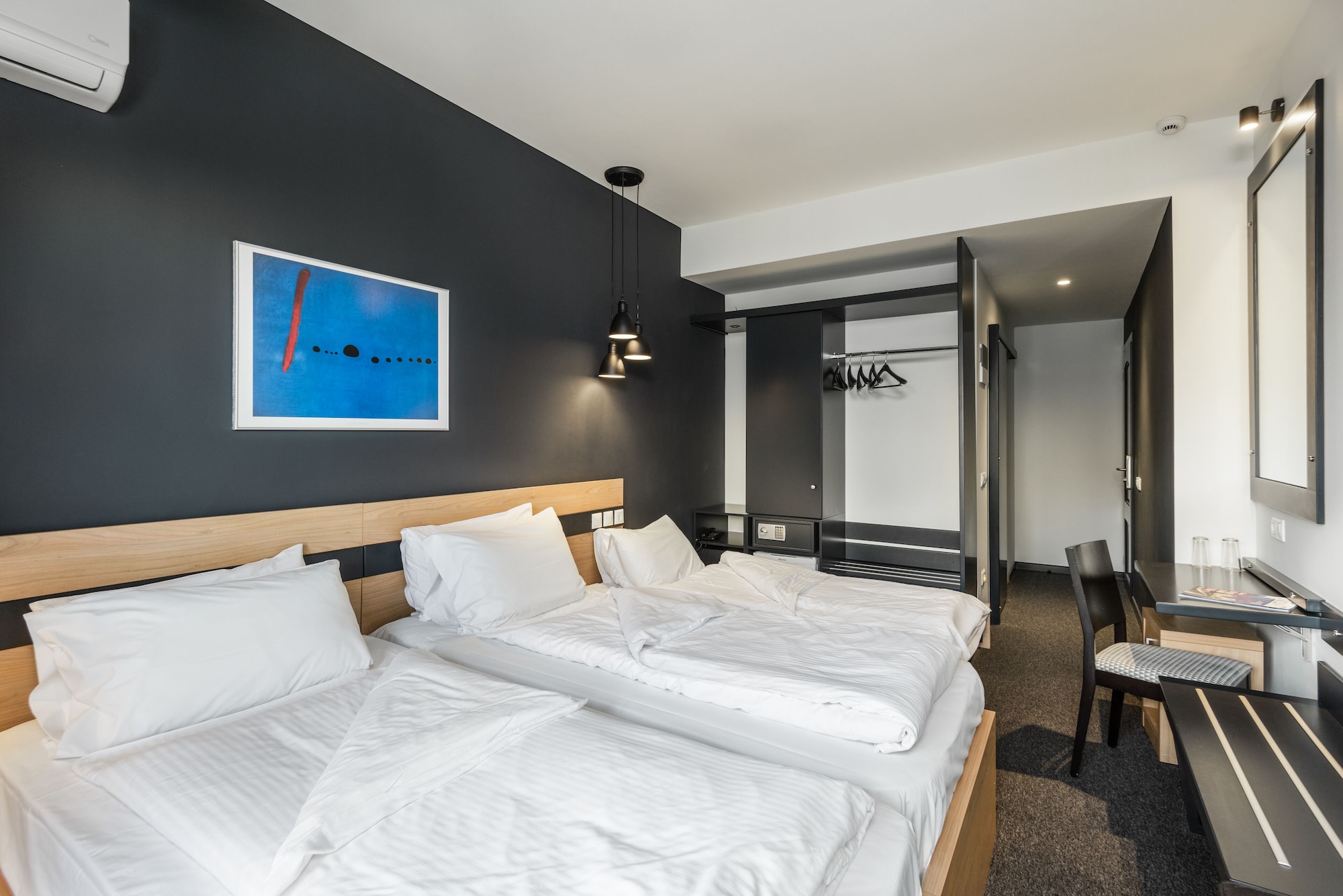 SUPERIOR, DOUBLE OR TWIN BED, CITY VIEW