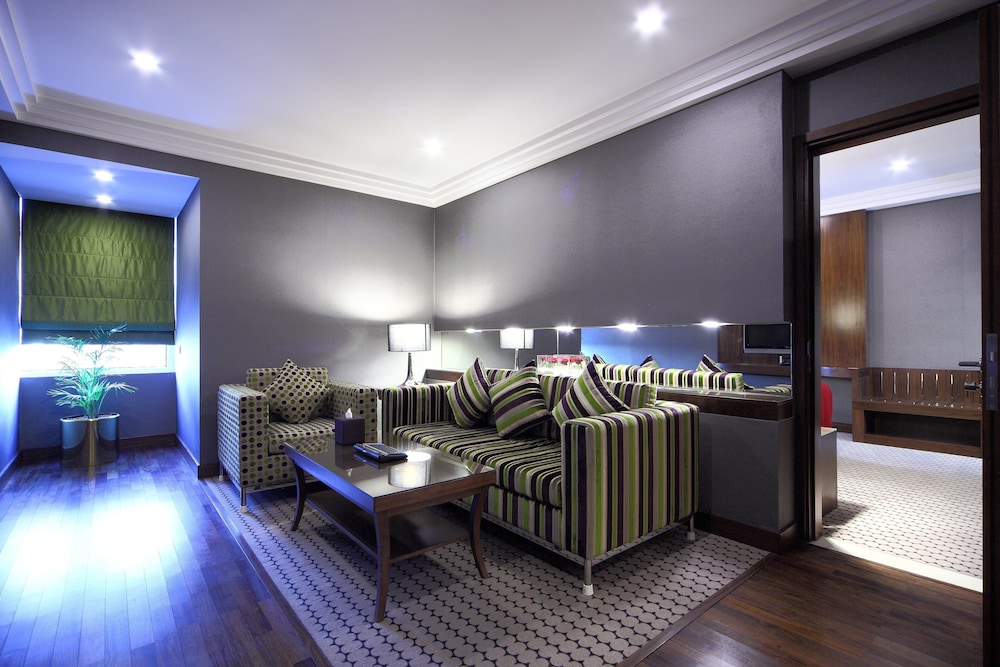 كراون بلازا الرياض منهال(Radisson Blu Hotel and Convention Center, Riyadh Minhal) 40/67